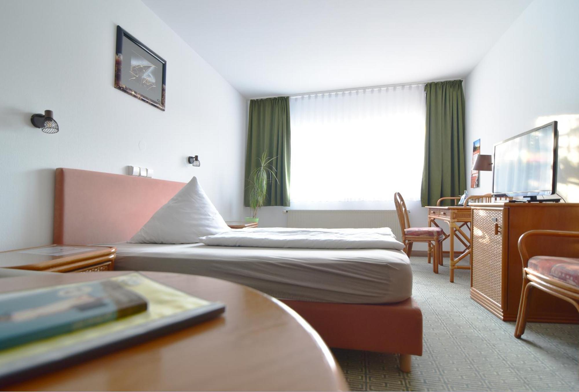 Land-Gut-Hotel Schenkenberger Hof Делич Екстериор снимка